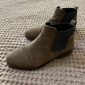 Chelsea boots
